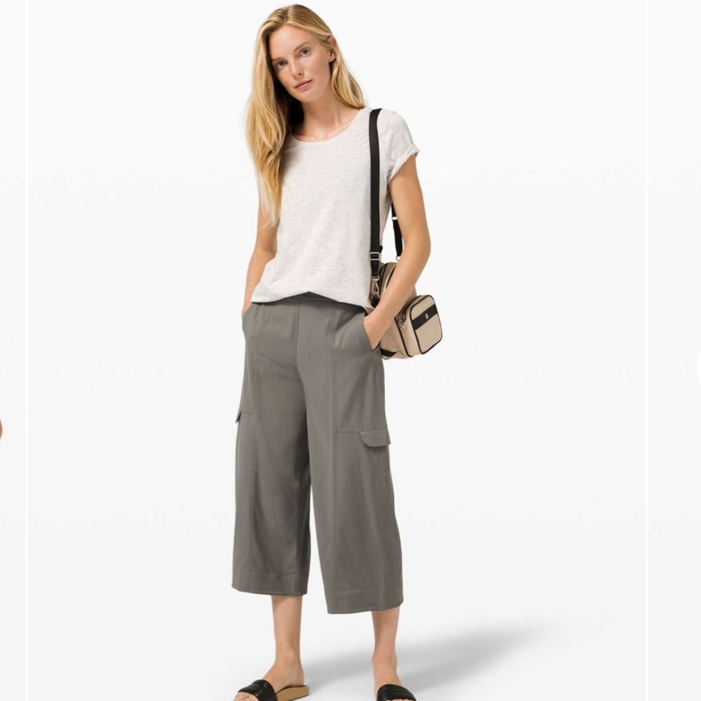 Lululemon Metropolis Maven High Rise Crop Pants
Grey Sage